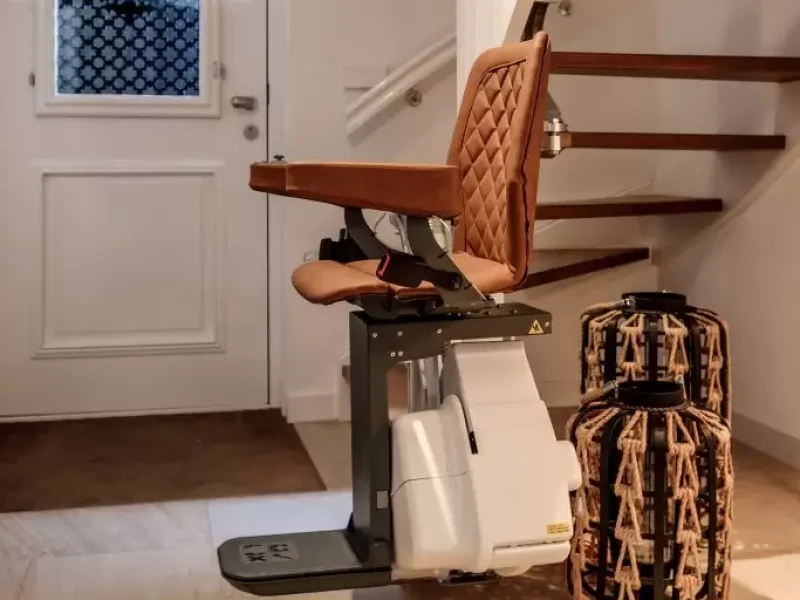 ©Richard-Rood-HR1-SD2-UP-Stairlift-11-06-2021-6403-web-683x1024